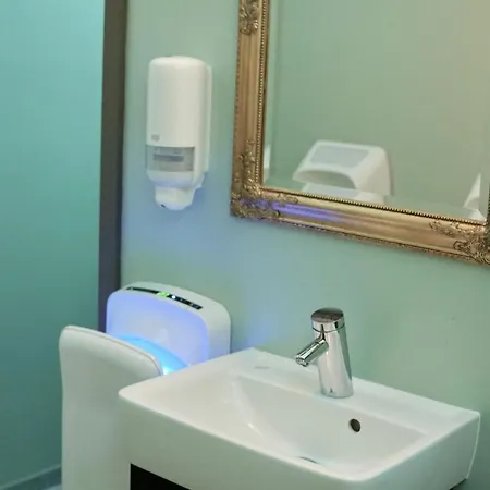 Boxhotel 2*